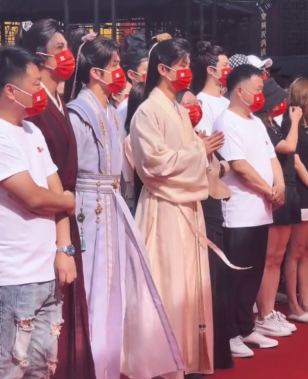 《莲花楼》举办开机仪式，成毅穿古装出席，小细节体现他的人品休闲区蓝鸢梦想 - Www.slyday.coM