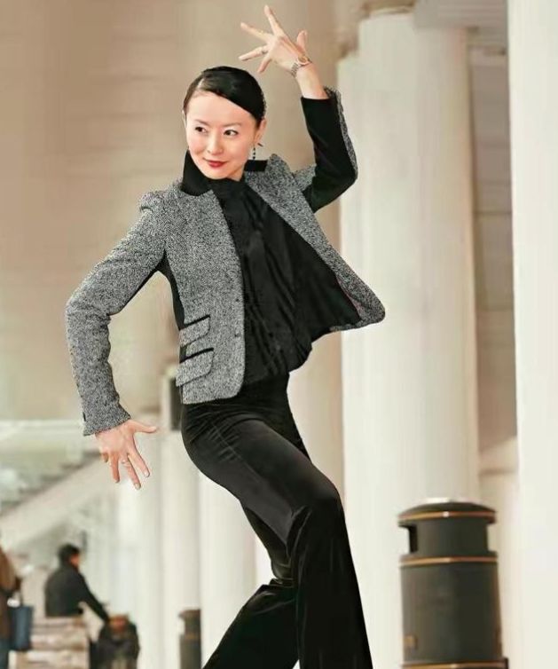 15年过去了,那个被富豪丈夫曝“出轨”干儿子的李赛凤,现状怎样休闲区蓝鸢梦想 - Www.slyday.coM 15年过去了,那个被富豪丈夫曝“出轨”干儿子的李赛凤,现状怎样休闲区蓝鸢梦想 - Www.slyday.coM