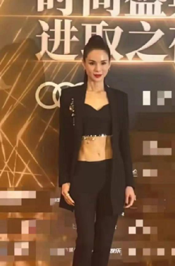 同是50+女星走红毯,内地女星和港台女星的造型,差距真是太远了休闲区蓝鸢梦想 - Www.slyday.coM 同是50+女星走红毯,内地女星和港台女星的造型,差距真是太远了休闲区蓝鸢梦想 - Www.slyday.coM