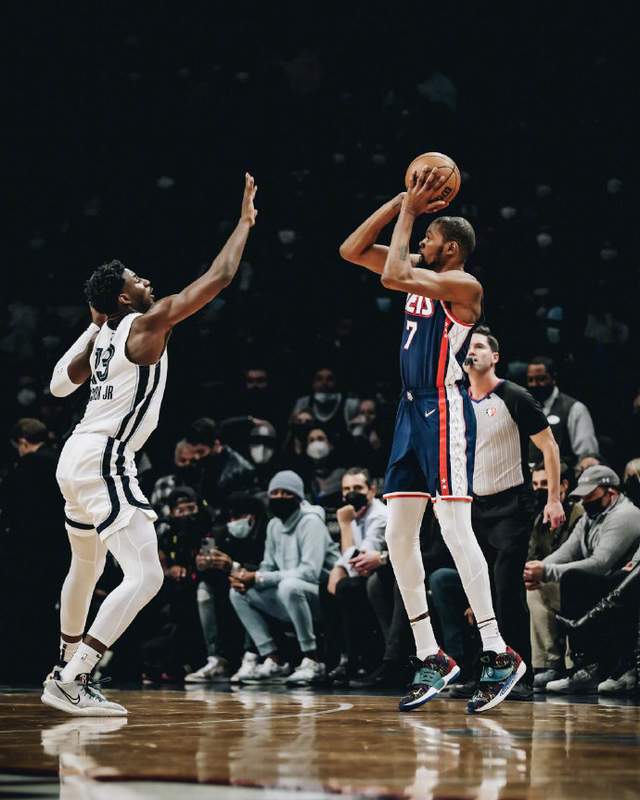 去波特兰?利拉德晒杜兰特穿开拓者球衣的合照,欧文离队已成定局休闲区蓝鸢梦想 - Www.slyday.coM 去波特兰?利拉德晒杜兰特穿开拓者球衣的合照,欧文离队已成定局休闲区蓝鸢梦想 - Www.slyday.coM