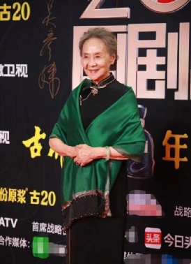 同是50+女星走红毯,内地女星和港台女星的造型,差距真是太远了休闲区蓝鸢梦想 - Www.slyday.coM 同是50+女星走红毯,内地女星和港台女星的造型,差距真是太远了休闲区蓝鸢梦想 - Www.slyday.coM