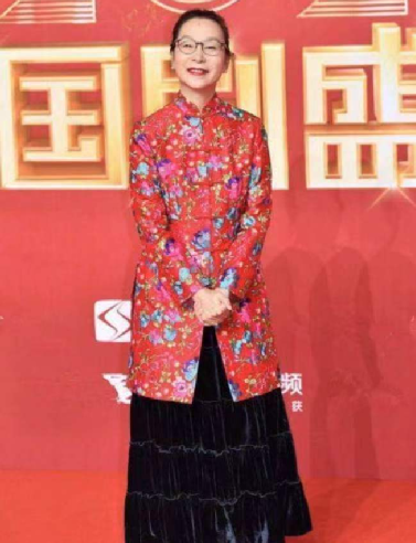 同是50+女星走红毯,内地女星和港台女星的造型,差距真是太远了休闲区蓝鸢梦想 - Www.slyday.coM 同是50+女星走红毯,内地女星和港台女星的造型,差距真是太远了休闲区蓝鸢梦想 - Www.slyday.coM