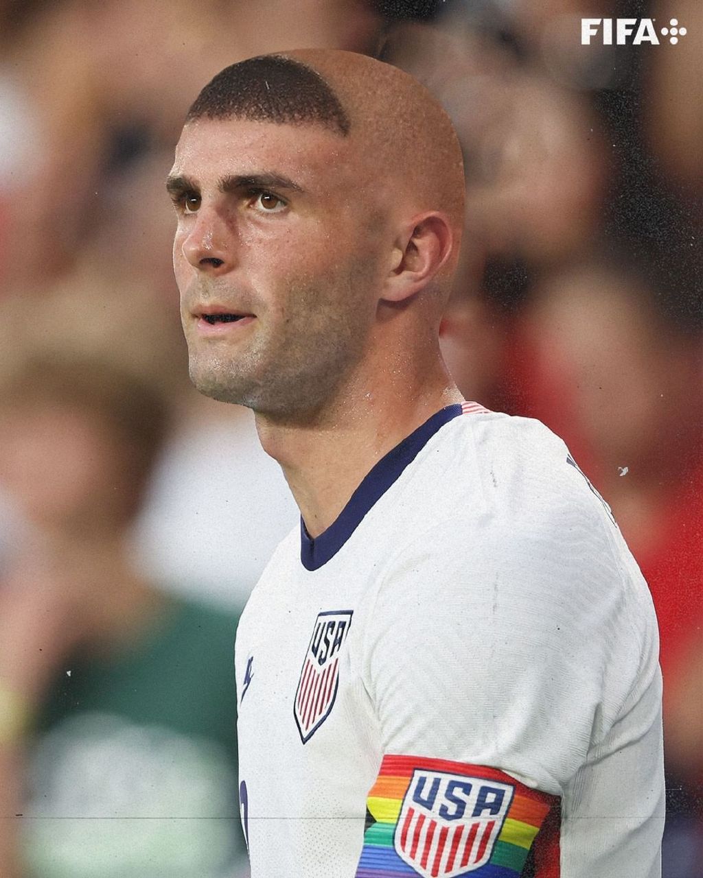 对此,有球迷评论道:"事实证明,只有罗纳尔多才能hold住阿福头,其他人