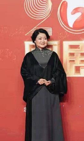 同是50+女星走红毯,内地女星和港台女星的造型,差距真是太远了休闲区蓝鸢梦想 - Www.slyday.coM 同是50+女星走红毯,内地女星和港台女星的造型,差距真是太远了休闲区蓝鸢梦想 - Www.slyday.coM