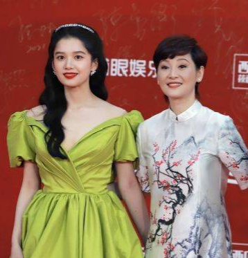 同是50+女星走红毯,内地女星和港台女星的造型,差距真是太远了休闲区蓝鸢梦想 - Www.slyday.coM 同是50+女星走红毯,内地女星和港台女星的造型,差距真是太远了休闲区蓝鸢梦想 - Www.slyday.coM