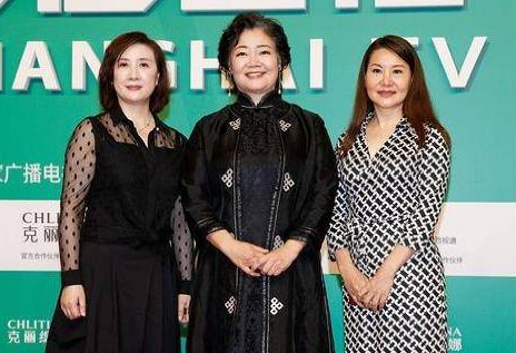 同是50+女星走红毯,内地女星和港台女星的造型,差距真是太远了休闲区蓝鸢梦想 - Www.slyday.coM 同是50+女星走红毯,内地女星和港台女星的造型,差距真是太远了休闲区蓝鸢梦想 - Www.slyday.coM