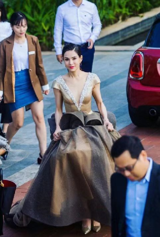 同是50+女星走红毯,内地女星和港台女星的造型,差距真是太远了休闲区蓝鸢梦想 - Www.slyday.coM 同是50+女星走红毯,内地女星和港台女星的造型,差距真是太远了休闲区蓝鸢梦想 - Www.slyday.coM