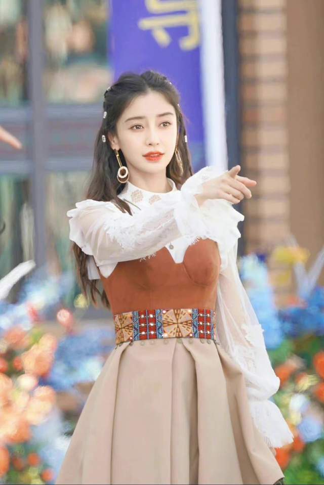 Angelababy西域公主即视感!红唇妩媚好风情,蚂蚁腰实力抢镜休闲区蓝鸢梦想 - Www.slyday.coM Angelababy西域公主即视感!红唇妩媚好风情,蚂蚁腰实力抢镜休闲区蓝鸢梦想 - Www.slyday.coM