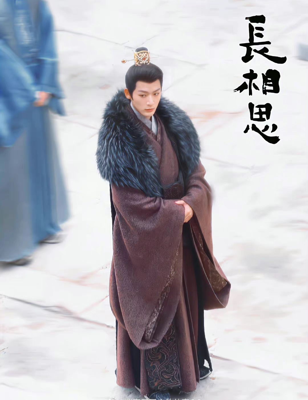 张晚意的《长相思》路透图，张晚意一身黑色古装长袍……|张晚意|长相思|路透_新浪新闻
