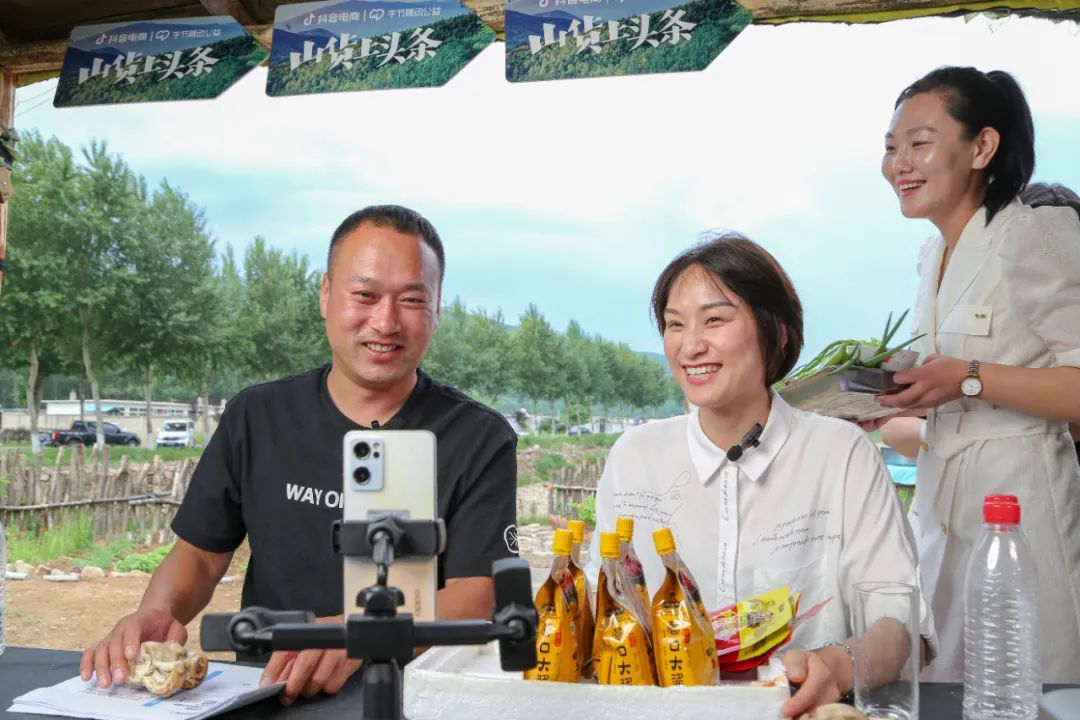 “张同学”开启首场直播带货！营口大米、东北大酱……首秀刻着对乡土的深深眷恋休闲区蓝鸢梦想 - Www.slyday.coM