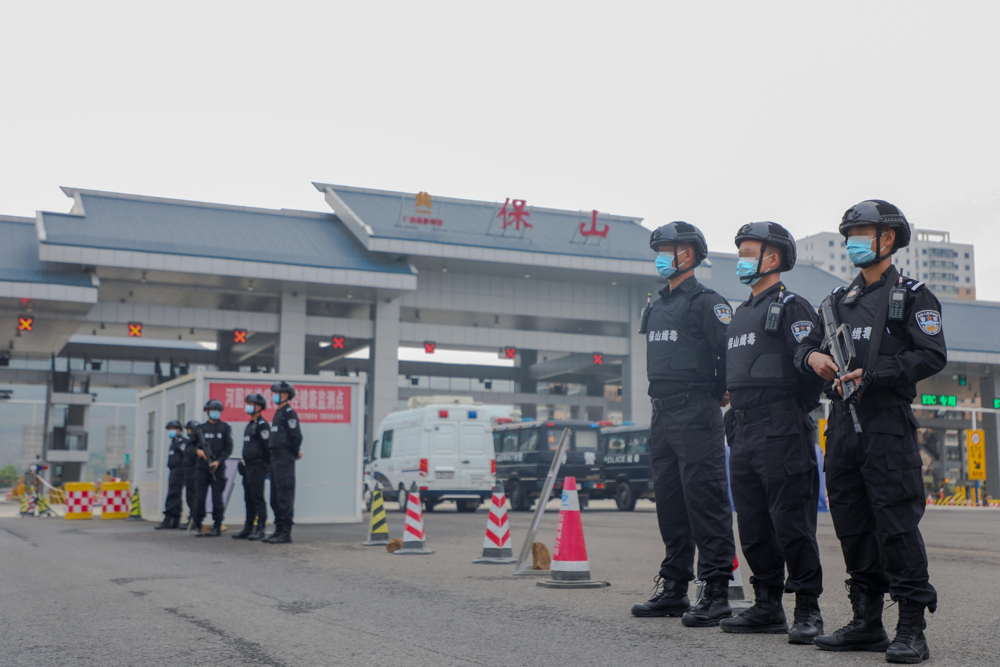 流动查缉大队的队员正在执勤.受访者供图