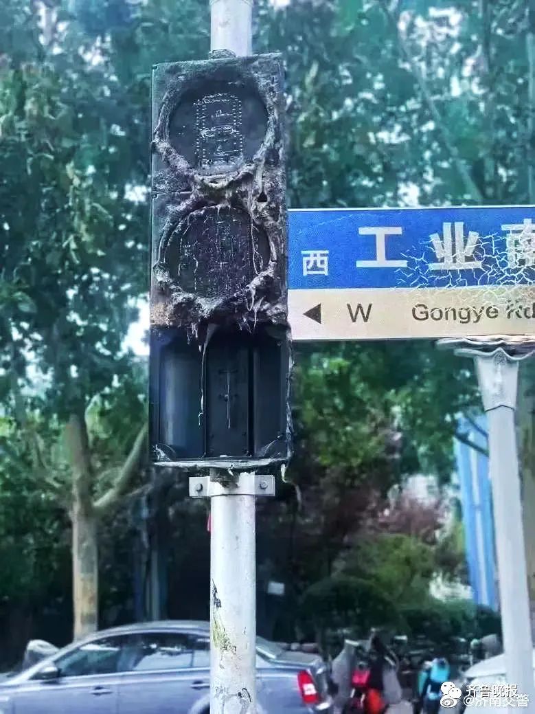 全网疯传！这里的红绿灯热到融化？官方回应，网友又乐了……休闲区蓝鸢梦想 - Www.slyday.coM