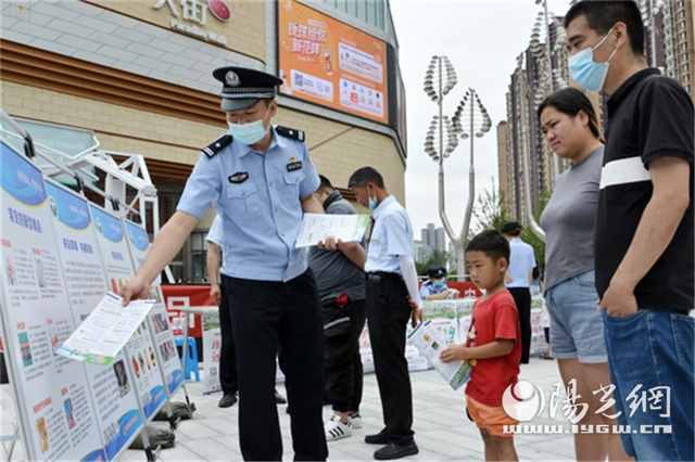 浐灞生态区禁毒办民警号召市民群众远离毒品共享美好生活