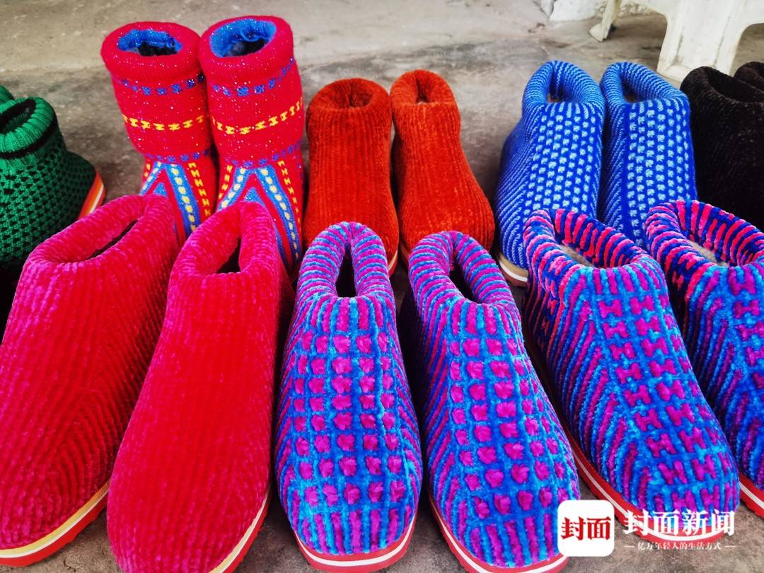 拄双拐的陪读妈妈：织毛线陪儿子挑灯夜读 省吃俭用做好后勤保障休闲区蓝鸢梦想 - Www.slyday.coM