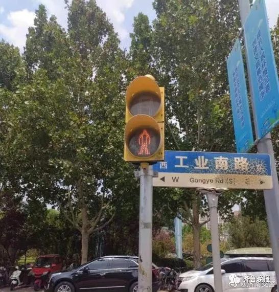 全网疯传！这里的红绿灯热到融化？官方回应，网友又乐了……休闲区蓝鸢梦想 - Www.slyday.coM