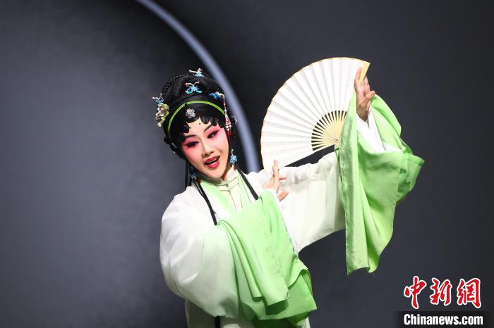 青春版赣剧红楼梦江西南昌首演尽显中国古典美