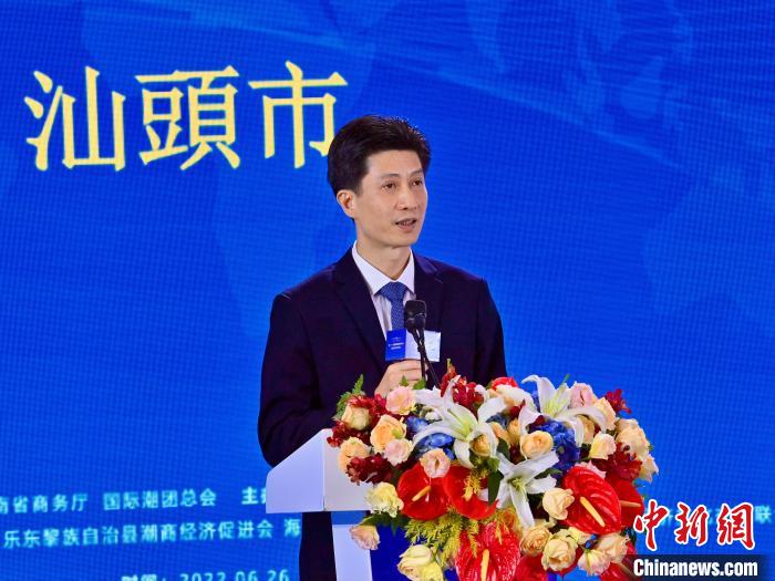 长王来胜,奥运会跳水冠军谢思埸,中国烹饪大师蔡振荣作为来自汕头各