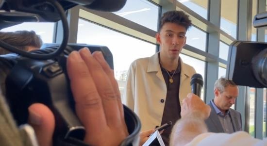 霍姆格伦谈贝兹利为其让出了7号球衣：这并不是我主动要求的休闲区蓝鸢梦想 - Www.slyday.coM