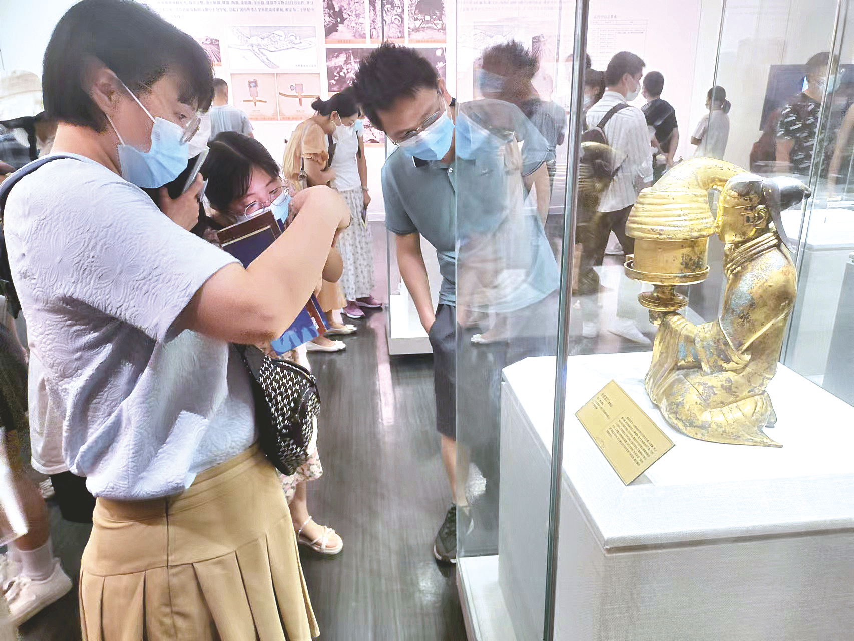 河北汉代王室文物展在南宁博物馆开展