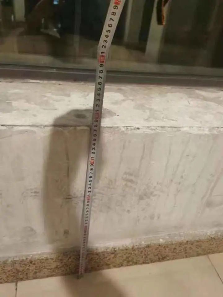 痛心，2岁女童被保姆遗留电梯从8楼坠亡，监控曝光揪心一幕休闲区蓝鸢梦想 - Www.slyday.coM