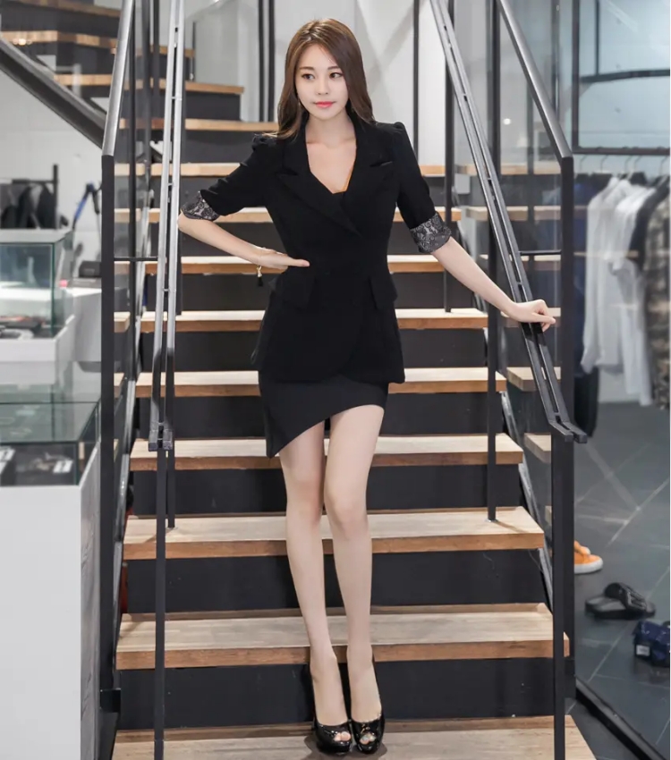 韩国超模真会穿金敏英小西装配撕角裙大长腿够飒
