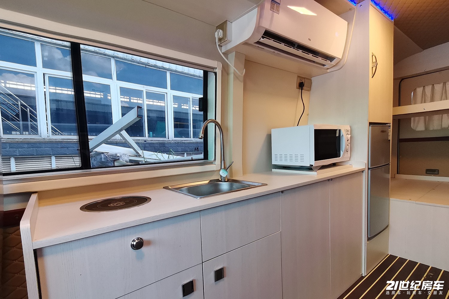 20万出头的爆款五菱神车阳光尚游推出五菱s300房车