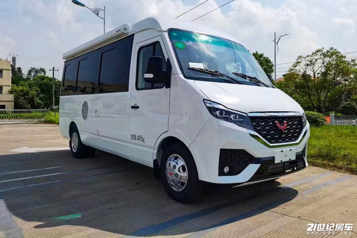 20万出头的爆款五菱神车阳光尚游推出五菱s300房车