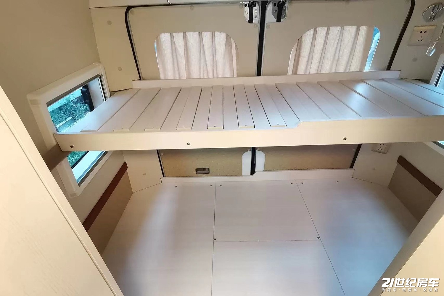 20万出头的爆款五菱神车阳光尚游推出五菱s300房车