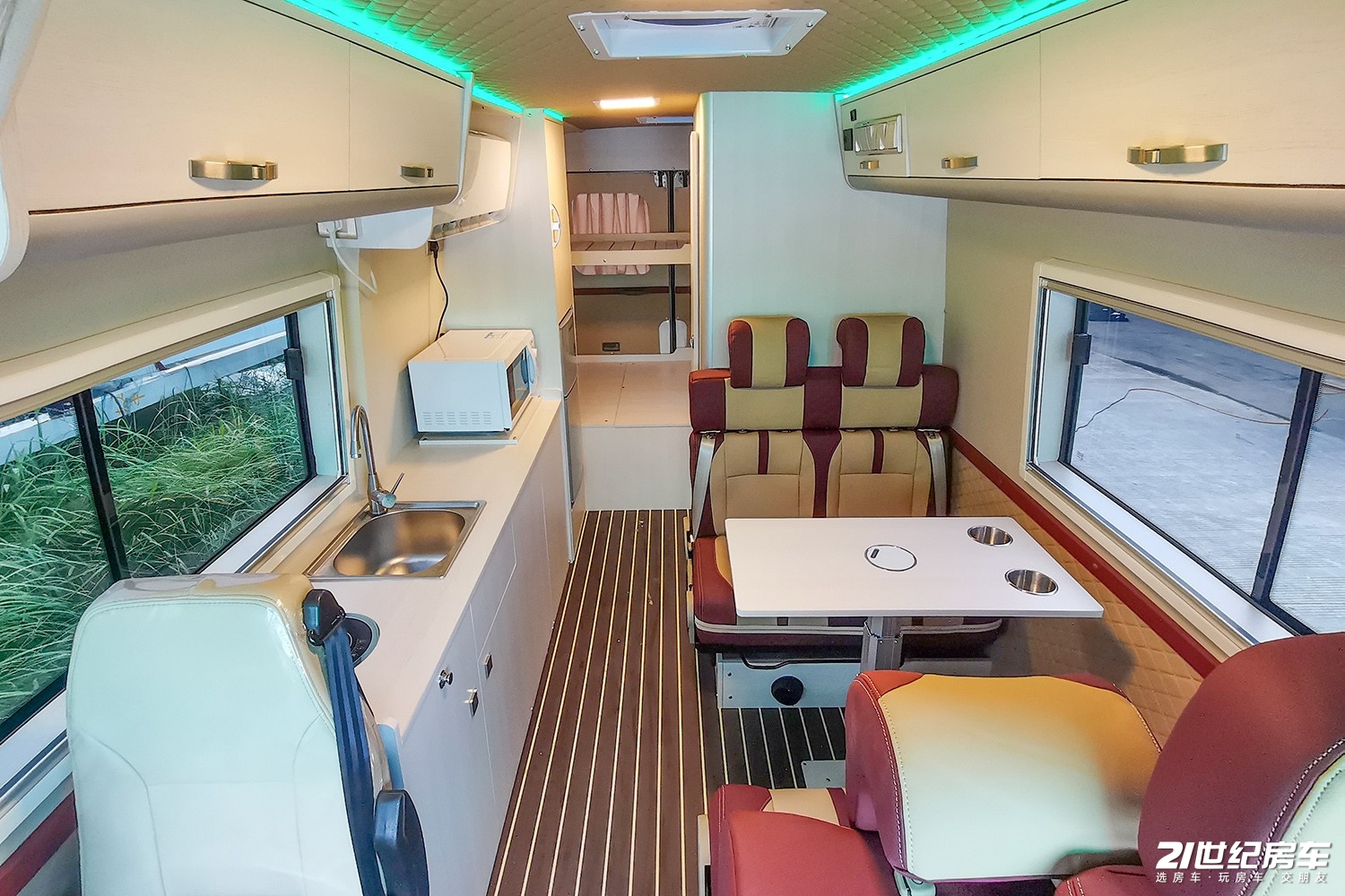 20万出头的爆款五菱神车阳光尚游推出五菱s300房车