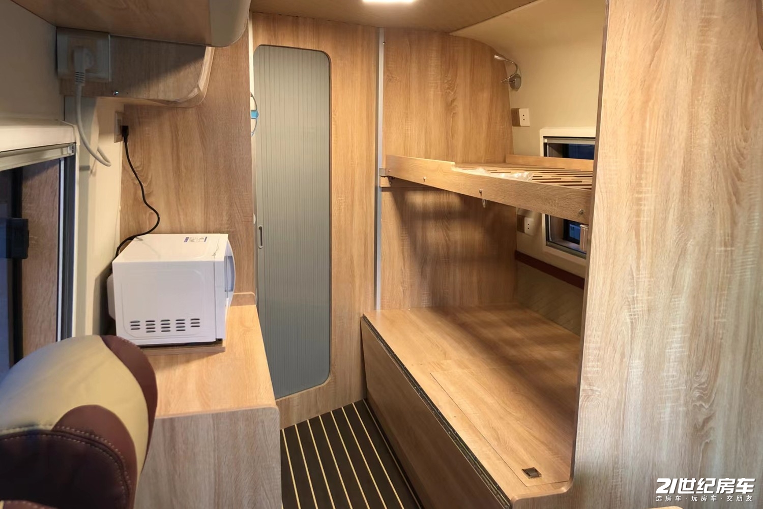 20万出头的爆款五菱神车阳光尚游推出五菱s300房车