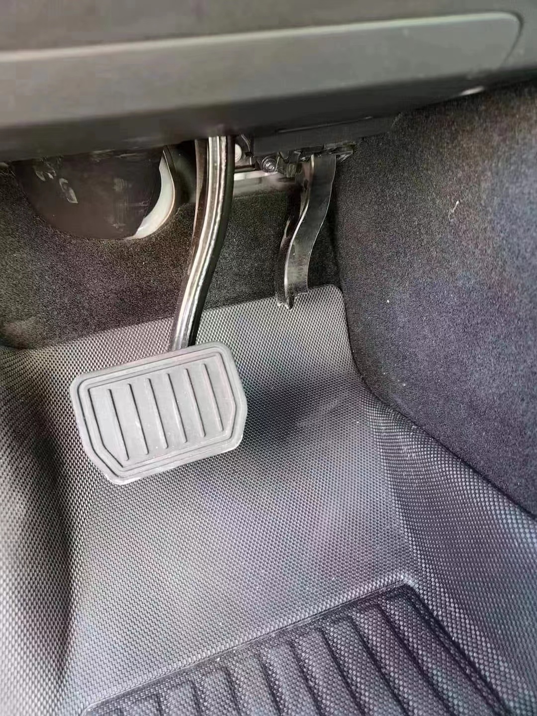 特斯拉的电门踏板又断了这是要咋