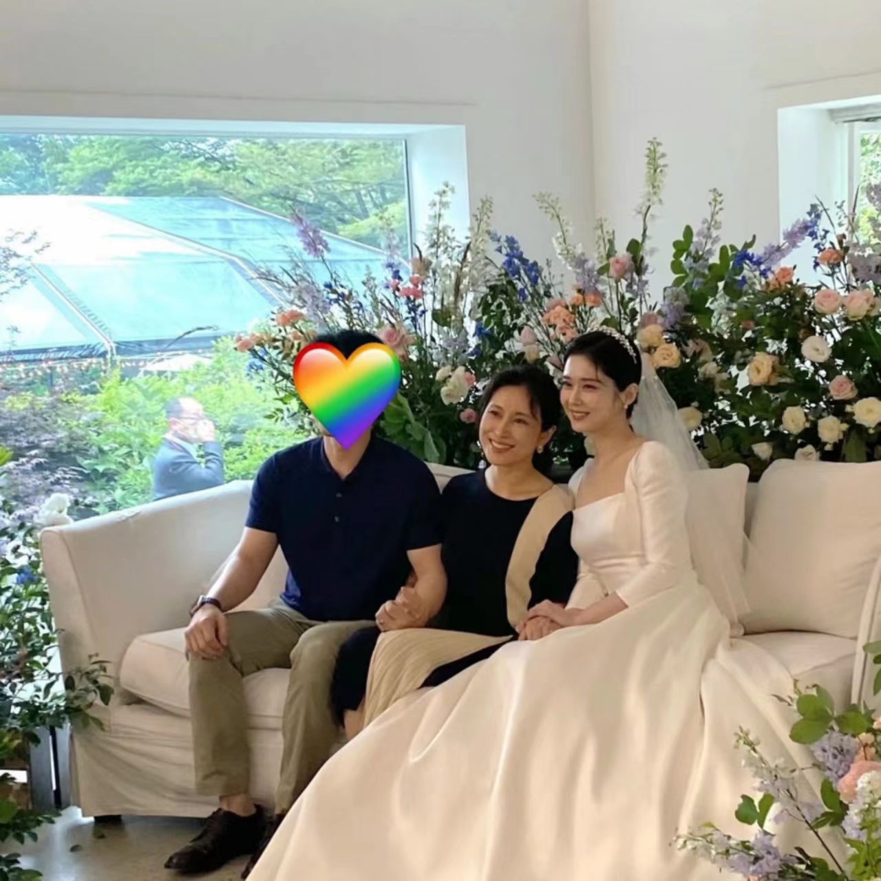 张娜拉婚礼现场曝光,神秘新郎韩星范儿十足,惊现"前男友"闹场