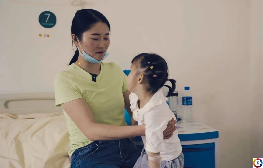 女童患病后不能吃饭,5岁了只有22斤,90后妈妈常被人误会是继母休闲区蓝鸢梦想 - Www.slyday.coM 女童患病后不能吃饭,5岁了只有22斤,90后妈妈常被人误会是继母休闲区蓝鸢梦想 - Www.slyday.coM