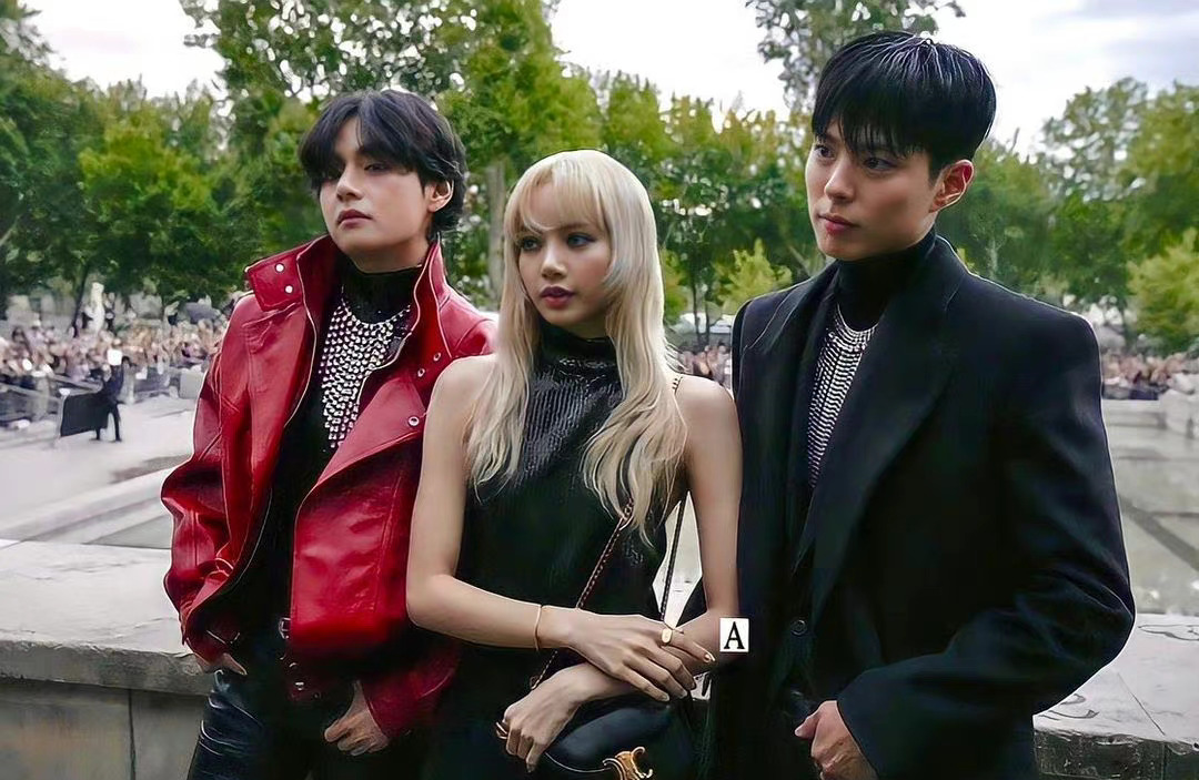 韩星出席时装周泫雅男友辣眼权志龙有姨味朴宝剑头发油