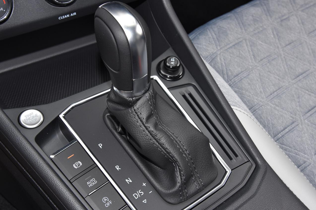 合资车也这么卷？新朗逸、威朗Pro、轩逸谁才是“全能家轿王”？