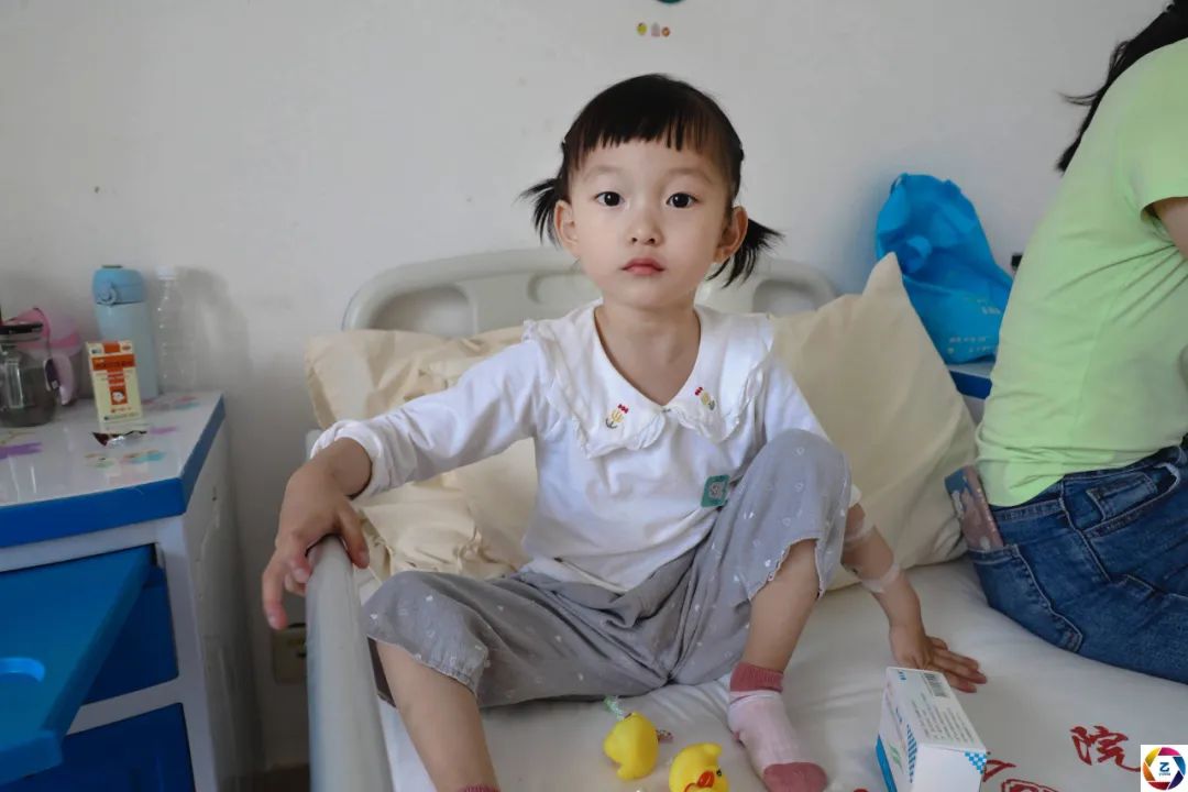 女童患病后不能吃饭,5岁了只有22斤,90后妈妈常被人误会是继母休闲区蓝鸢梦想 - Www.slyday.coM 女童患病后不能吃饭,5岁了只有22斤,90后妈妈常被人误会是继母休闲区蓝鸢梦想 - Www.slyday.coM