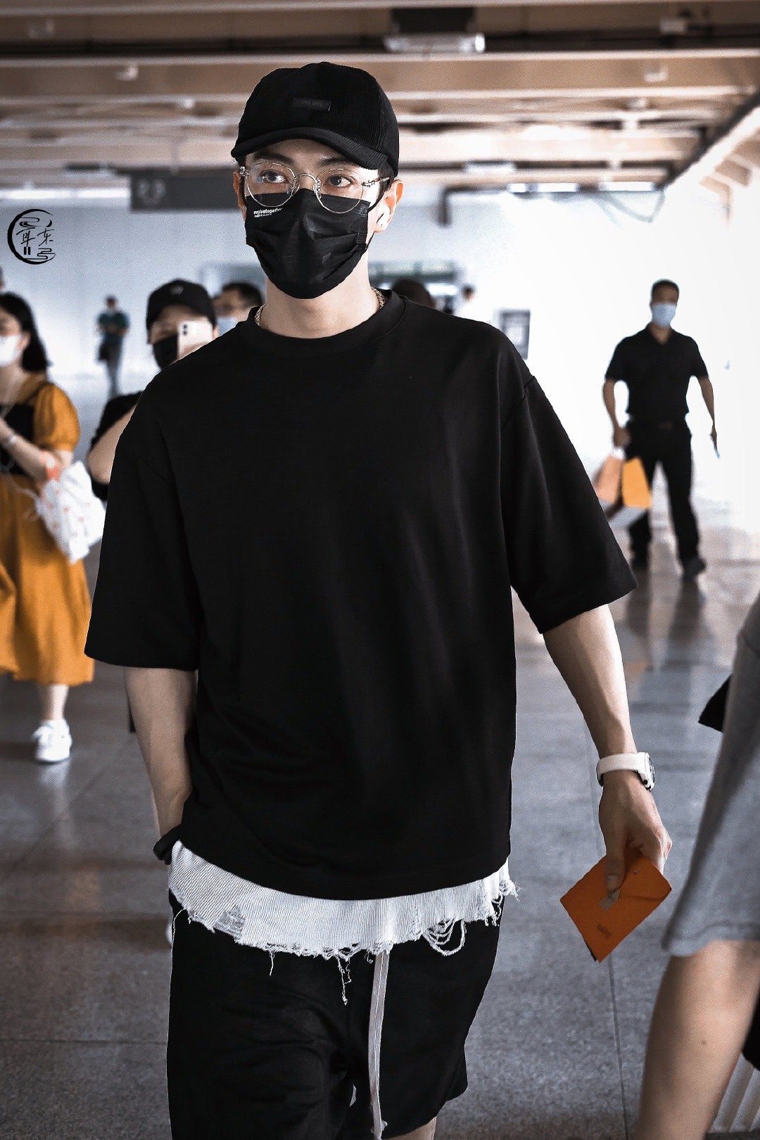 许凯今日机场出发饭拍图来啦