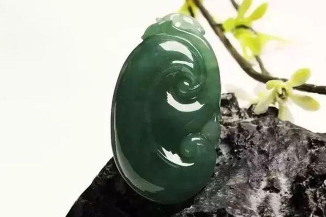 翡翠也有辈分，“青”字辈的花青、干青、油青你能分清楚吗？休闲区蓝鸢梦想 - Www.slyday.coM