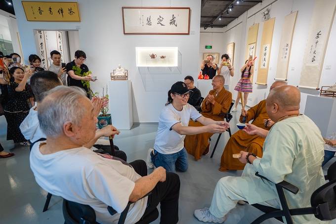 释月照龚雄清风明月作品展开幕暨中华禅画院厦门分院开业仪式