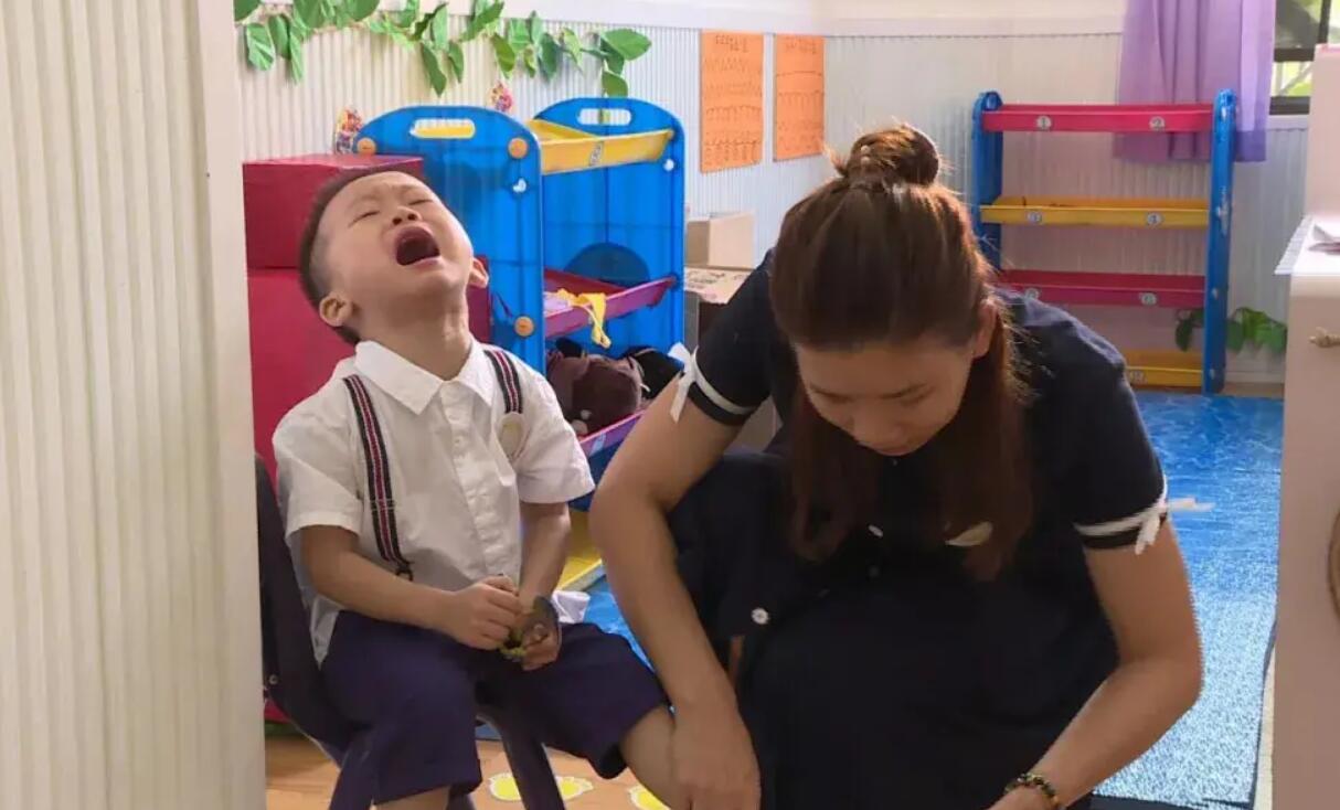 如何解决宝宝上幼儿园的分离焦虑问题,做好这4点,孩子少受罪休闲区蓝鸢梦想 - Www.slyday.coM 如何解决宝宝上幼儿园的分离焦虑问题,做好这4点,孩子少受罪休闲区蓝鸢梦想 - Www.slyday.coM