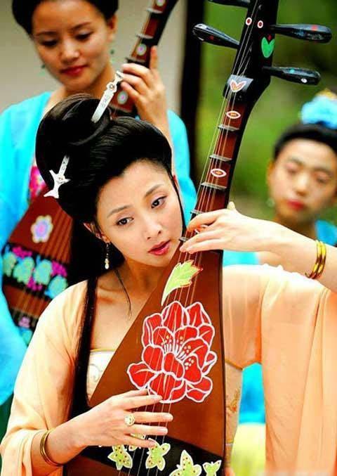 几位弹琵琶的古装扮相明星,谁才是你心中的古装女神休闲区蓝鸢梦想 - Www.slyday.coM 几位弹琵琶的古装扮相明星,谁才是你心中的古装女神休闲区蓝鸢梦想 - Www.slyday.coM