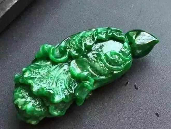 翡翠也有辈分，“青”字辈的花青、干青、油青你能分清楚吗？休闲区蓝鸢梦想 - Www.slyday.coM