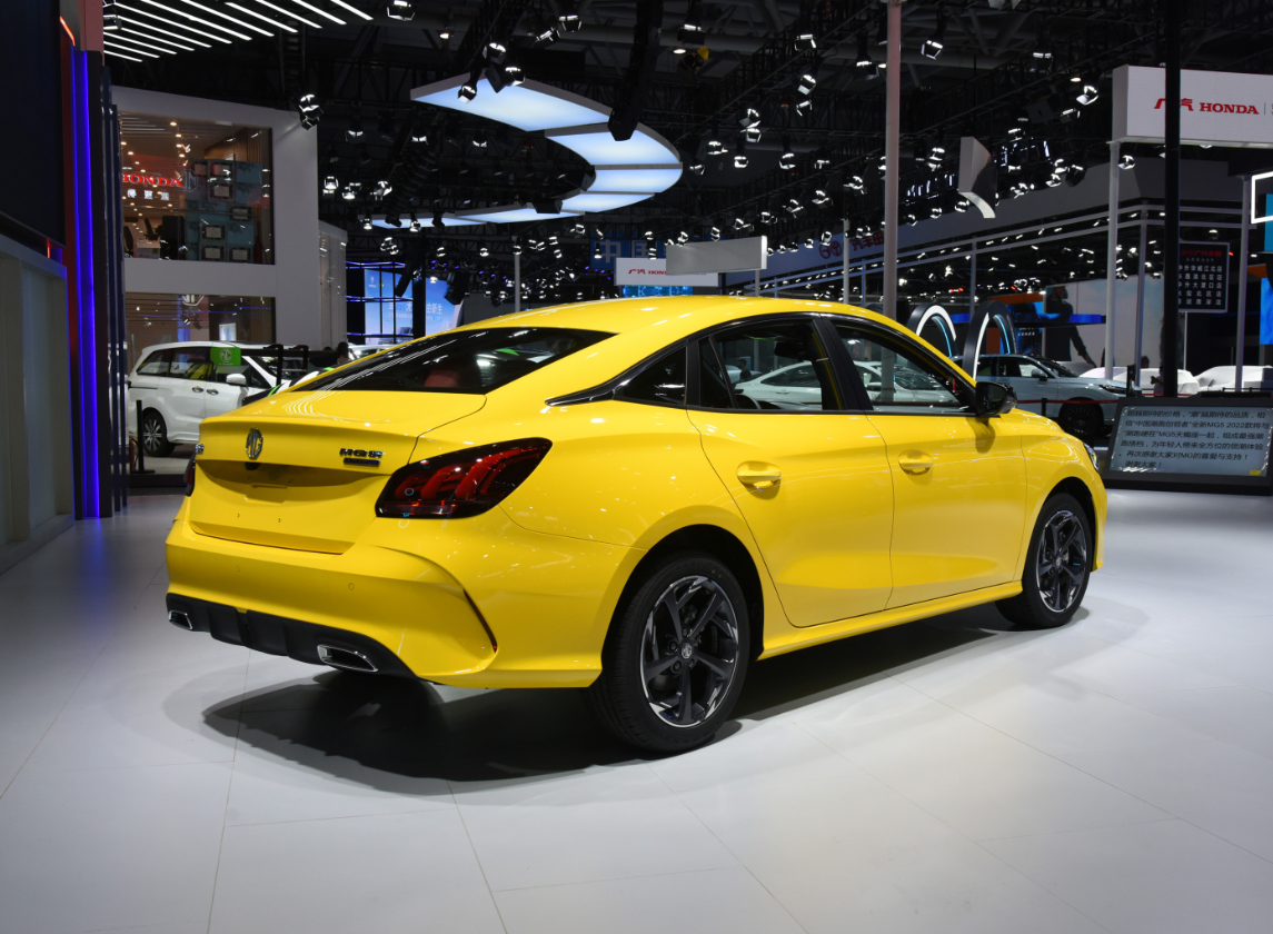 年轻人的第一台轿跑8秒破百全新名爵mg5重庆车展上市