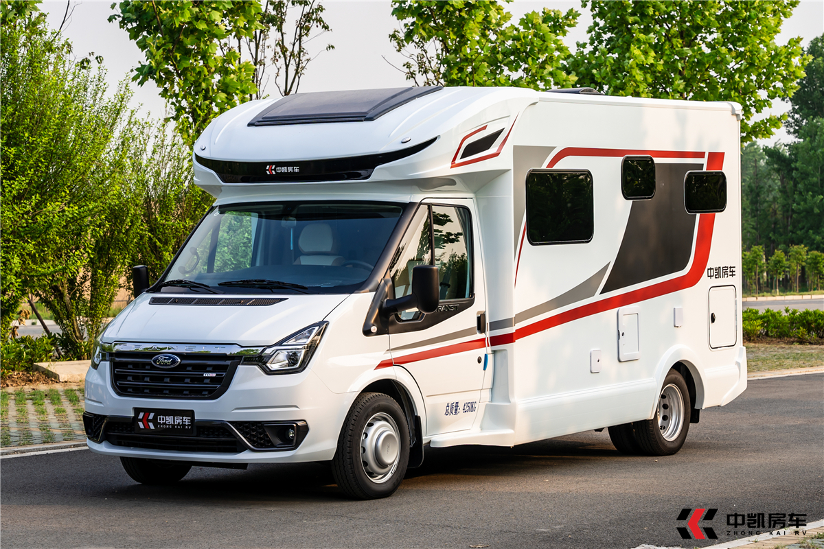 适合全家出行40万左右的大空间c型房车中凯星动c550房车