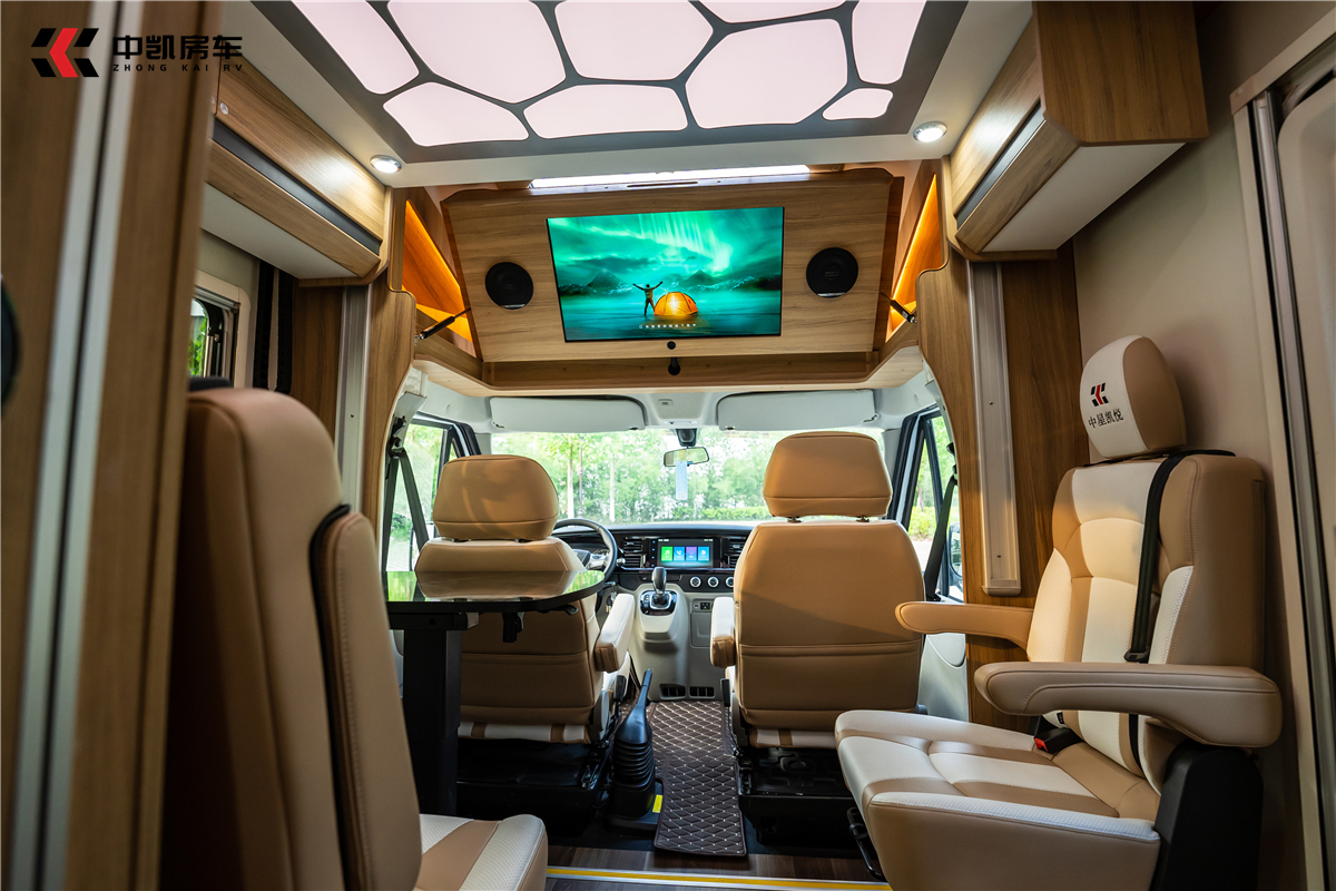 适合全家出行40万左右的大空间c型房车中凯星动c550房车