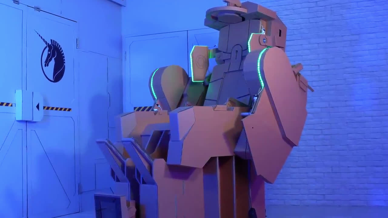 纸板艺术家dancreator新作再现可变形rx0独角兽高达驾驶舱viadan