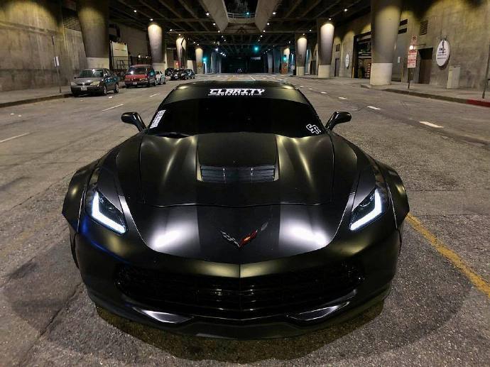 宽体五菱神车一枚黑色野兽