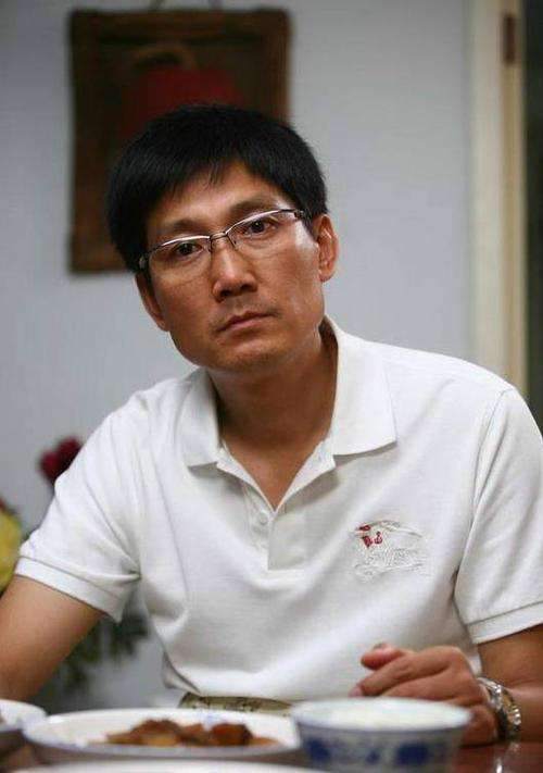 51岁唐山演员李崇霄去世！李小冉发文悼念，他的婚姻是段佳话休闲区蓝鸢梦想 - Www.slyday.coM