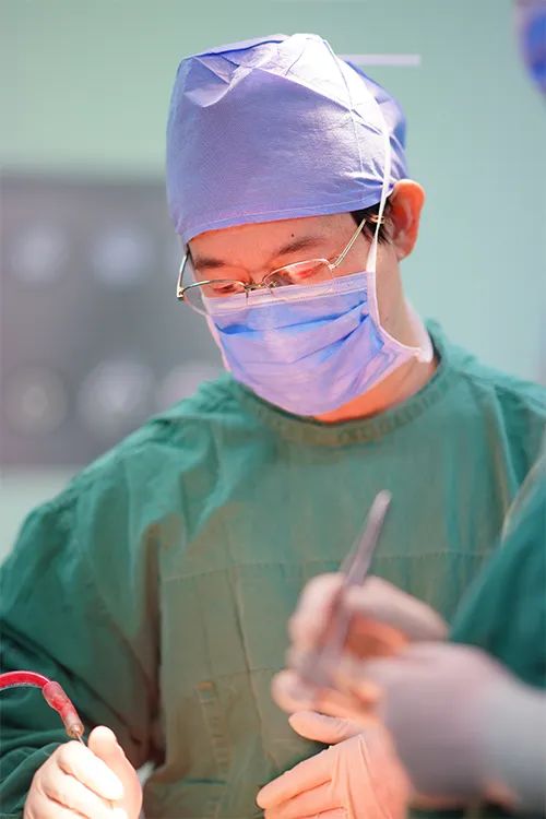 6岁男孩脑子里同时藏了“脆皮炸弹”和“最可怕的肿瘤”休闲区蓝鸢梦想 - Www.slyday.coM 6岁男孩脑子里同时藏了“脆皮炸弹”和“最可怕的肿瘤”休闲区蓝鸢梦想 - Www.slyday.coM