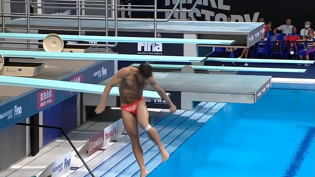 世锦赛跳水首个0分来了！21岁小将失误，直接掉到水中，教练捂脸休闲区蓝鸢梦想 - Www.slyday.coM